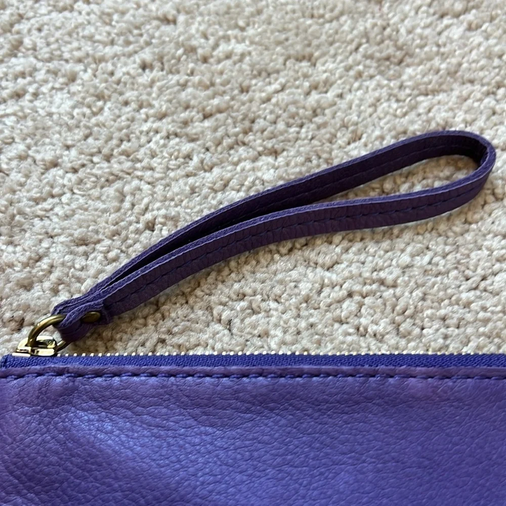 Linea Pelle Handmade Leather Wristlet purse